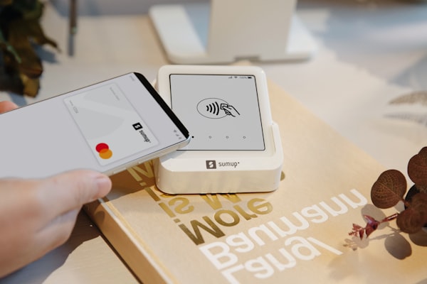 Smartphone used for contactless payment transaction