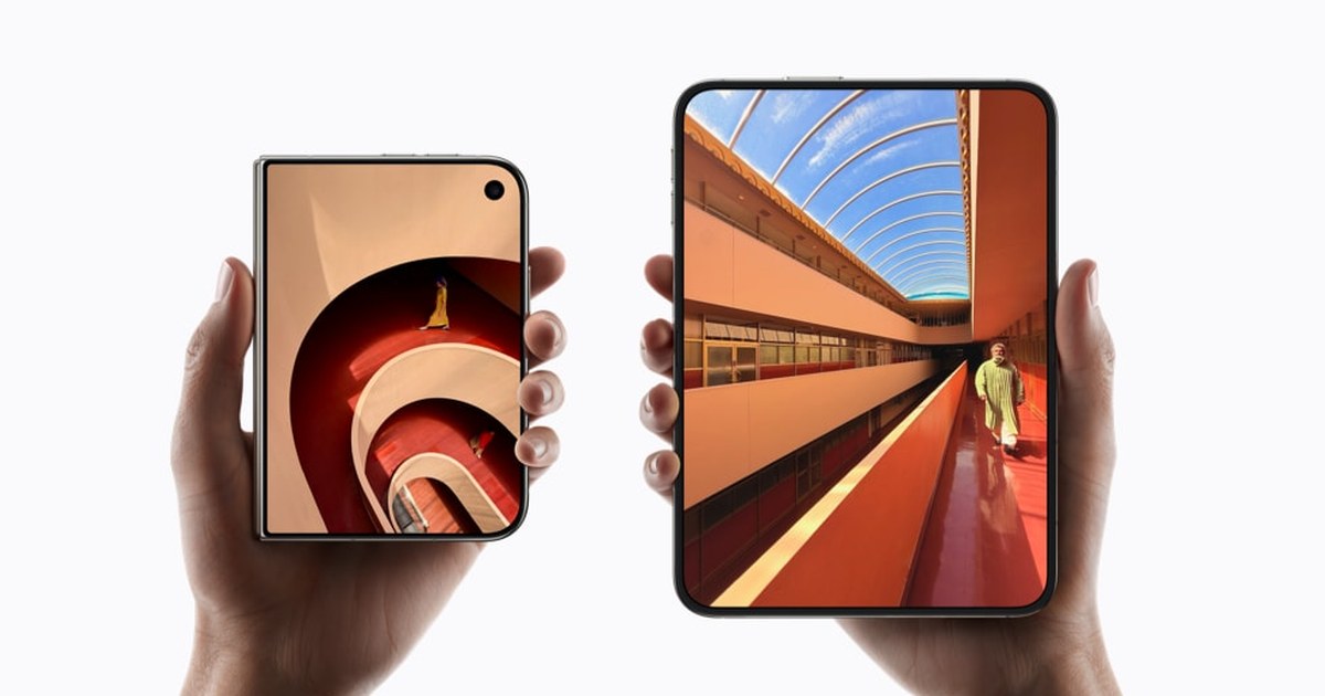 Four current Apple iPhones standing side by side on a display surface, showing the iPhone 17, iPhone Air, iPhone 17 Pro and iPhone 17 Pro Max